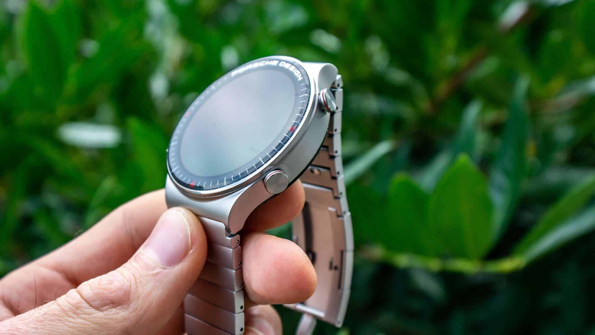 Huawei Watch GT2 Pro Porsche Edition Buttons
