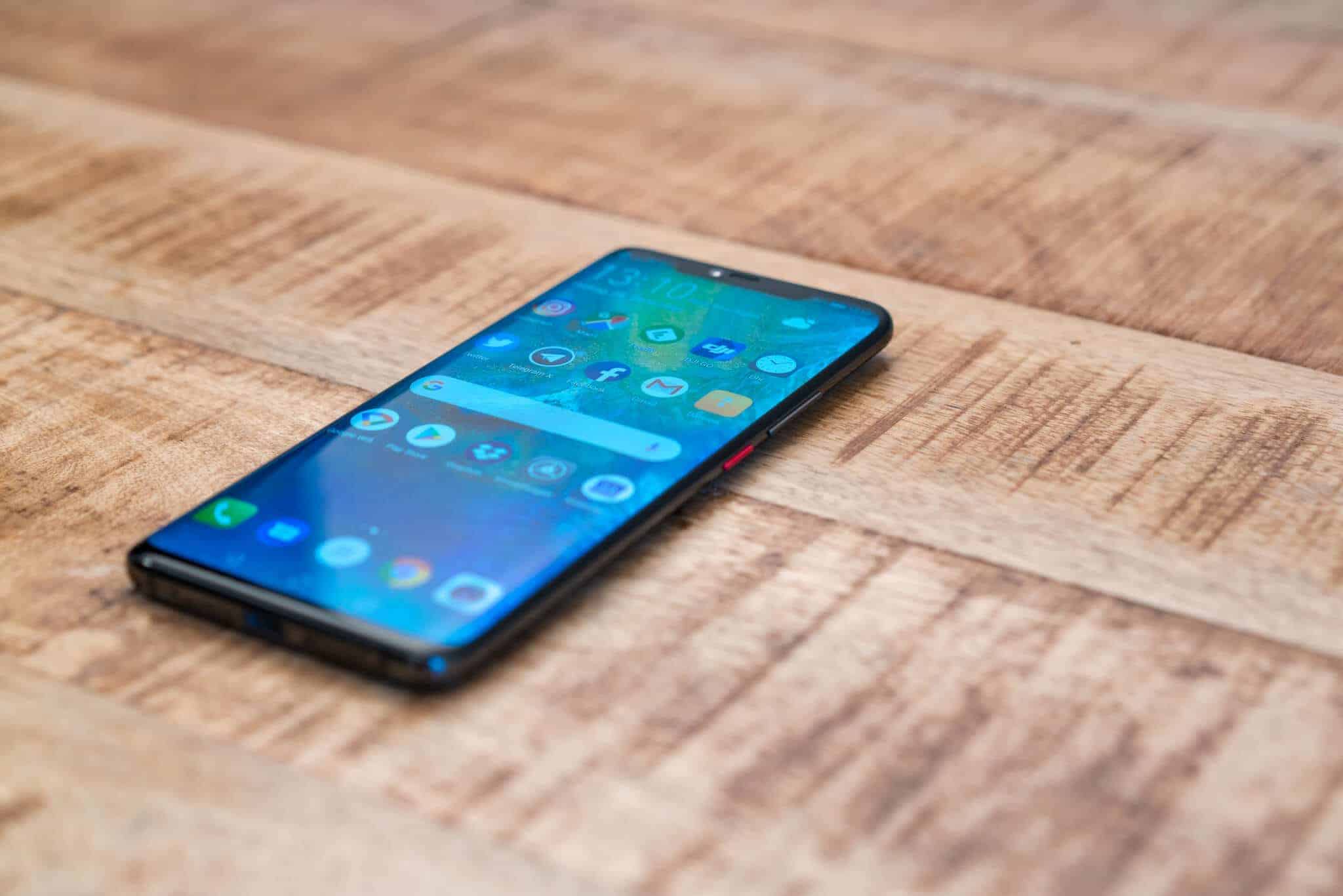 Huawei-Mate-20-Pro-Side-red-button