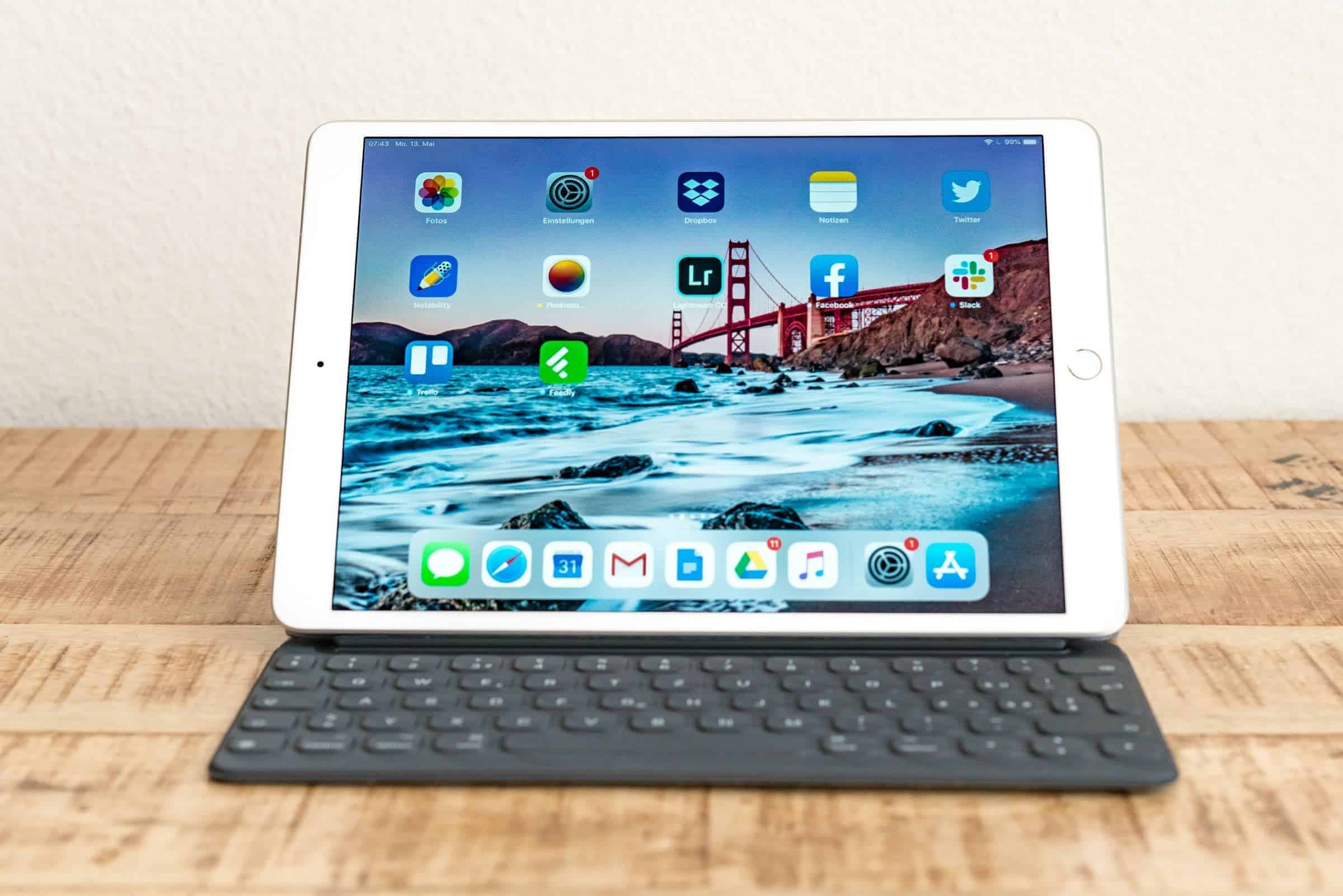 iPad Air 2019 Front with Apple Smart Keyboard