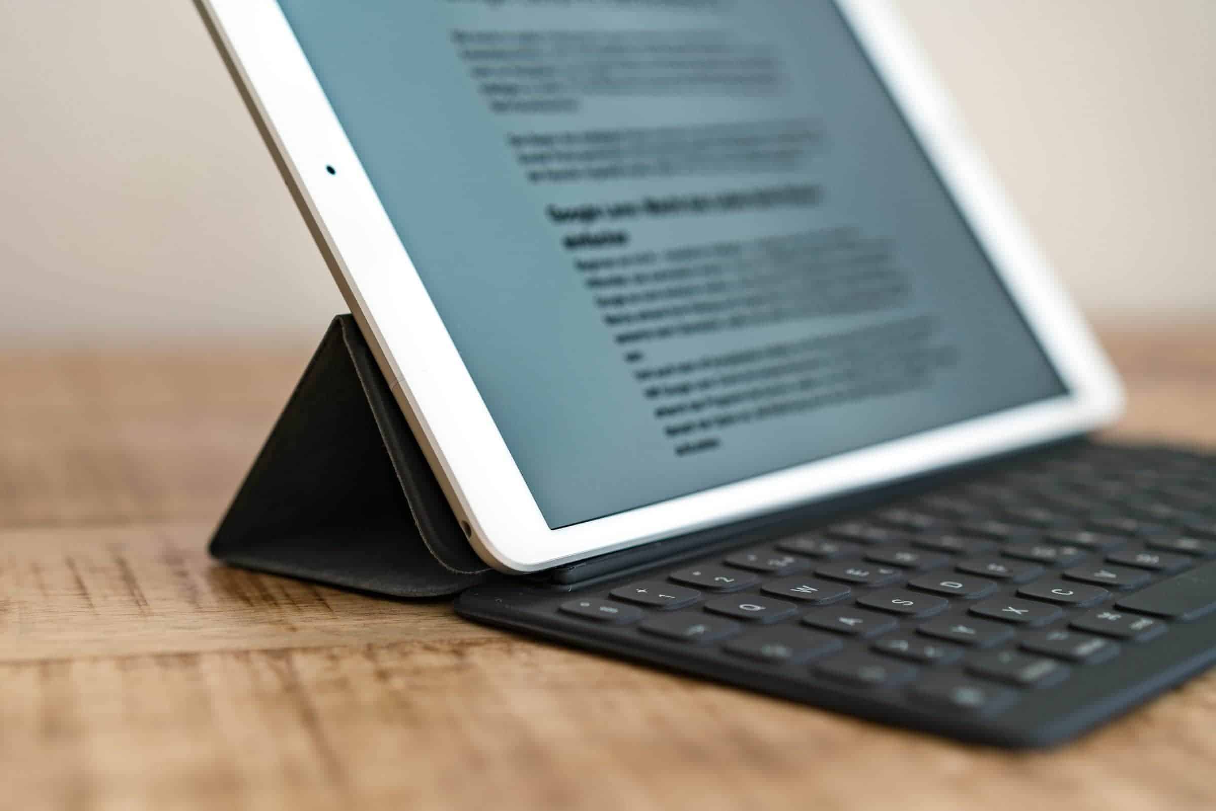 iPad Air 2019 with Smart Keyboard Apple