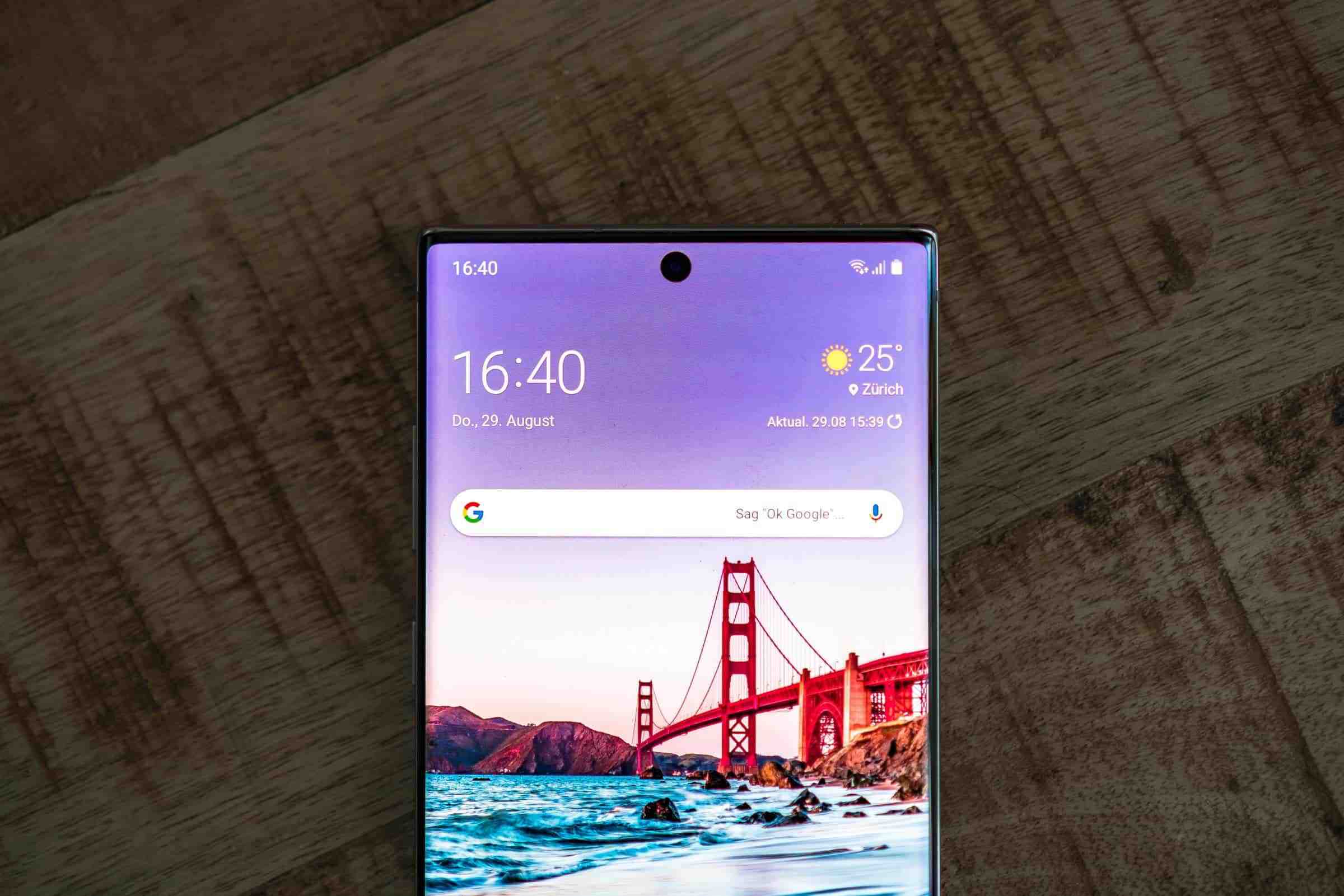 Samsung Note 10 Plus - Punch Hole