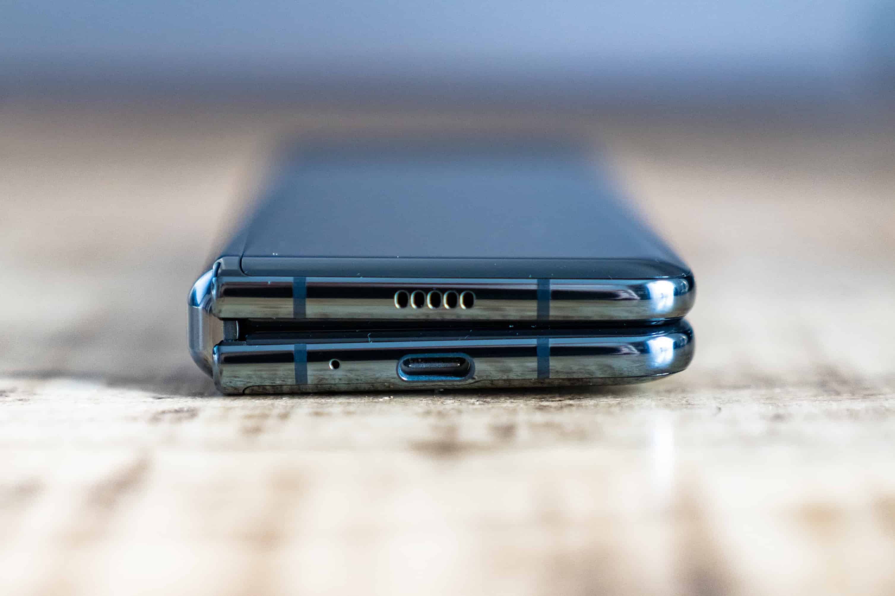 Samsung Galaxy Fold Side