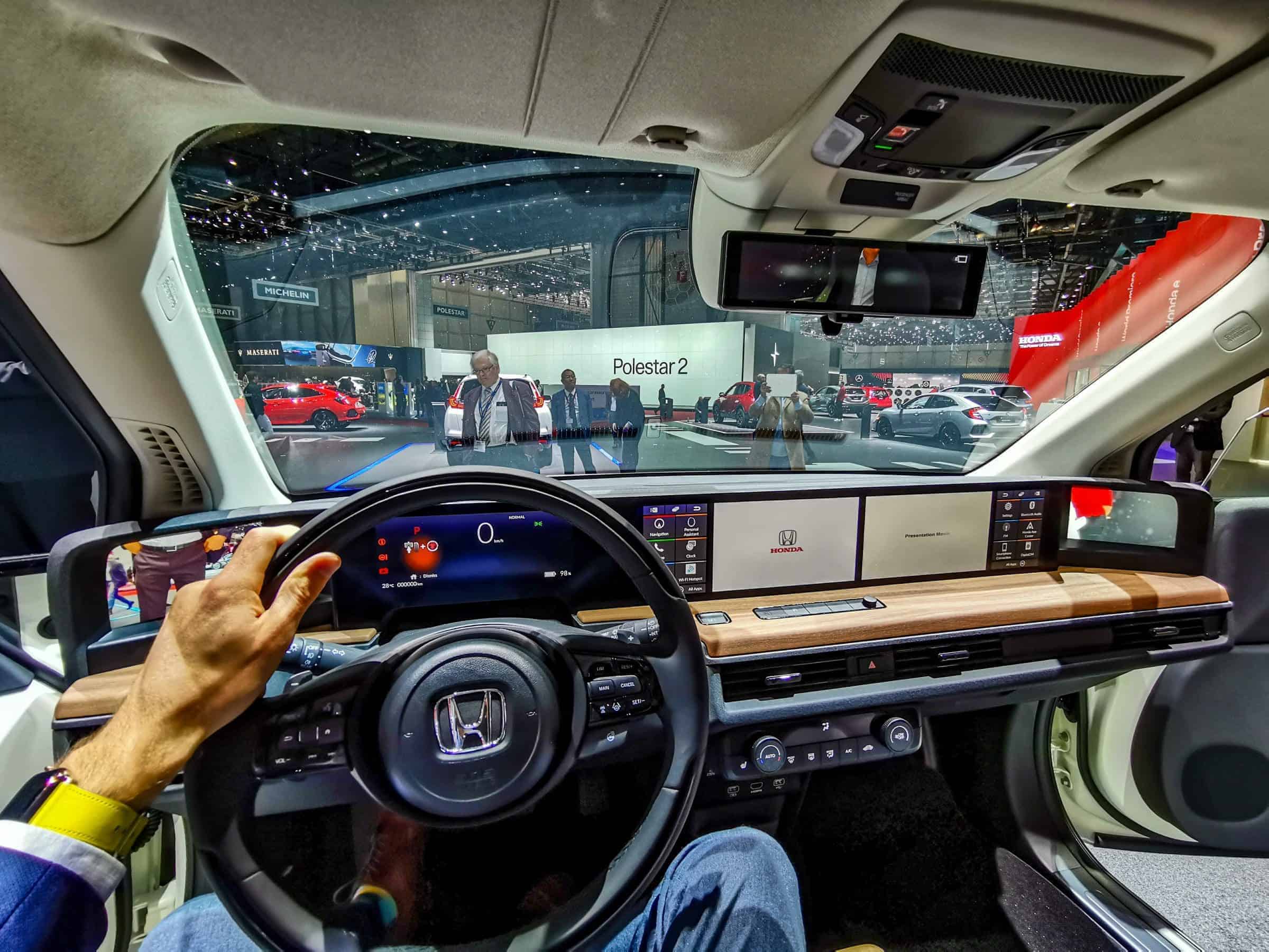 HondaE-Inside-Car-Controll-Geneva-Motor-Show