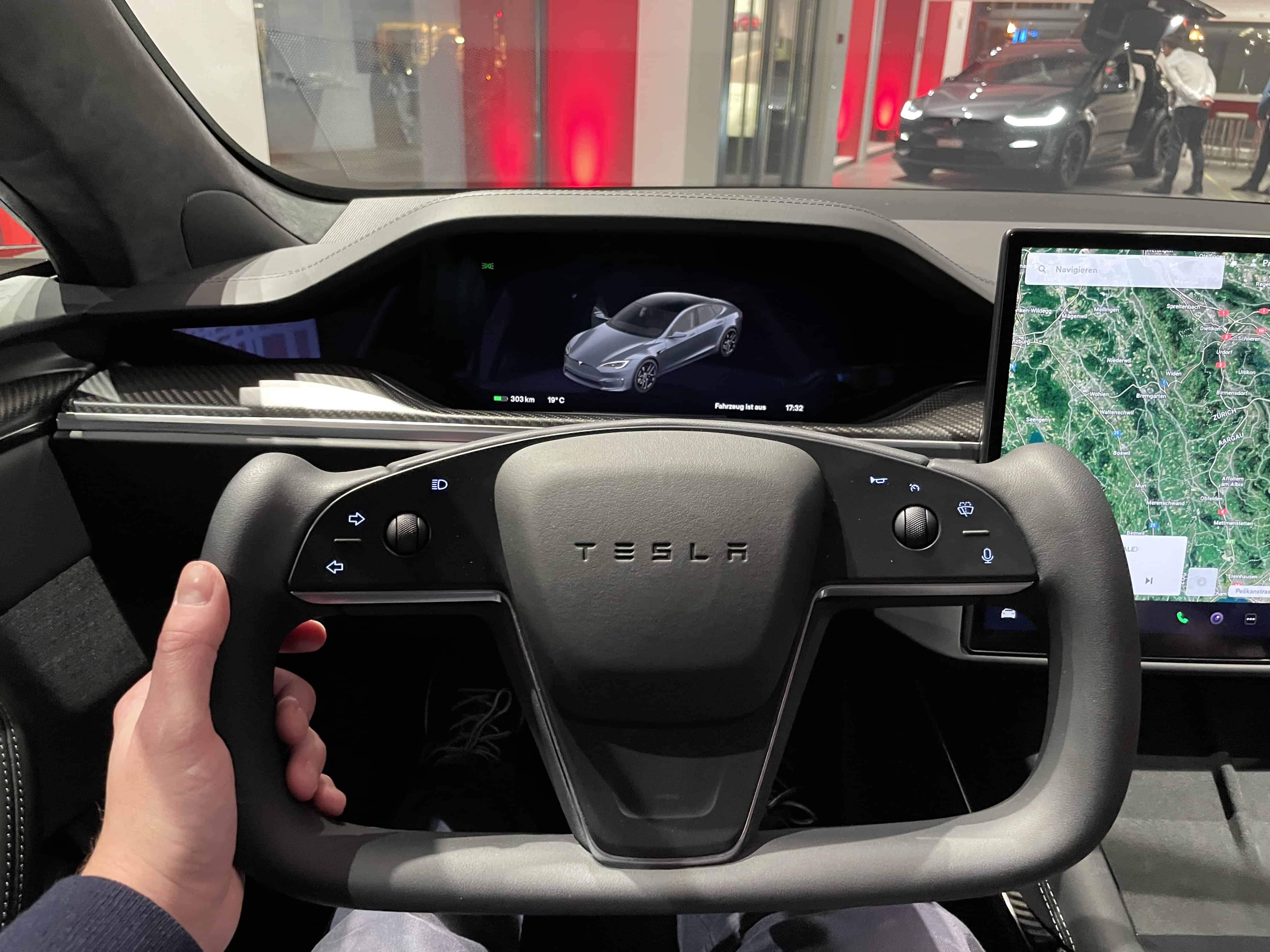 Tesla Model S Plaid Yoke Steering Wheel