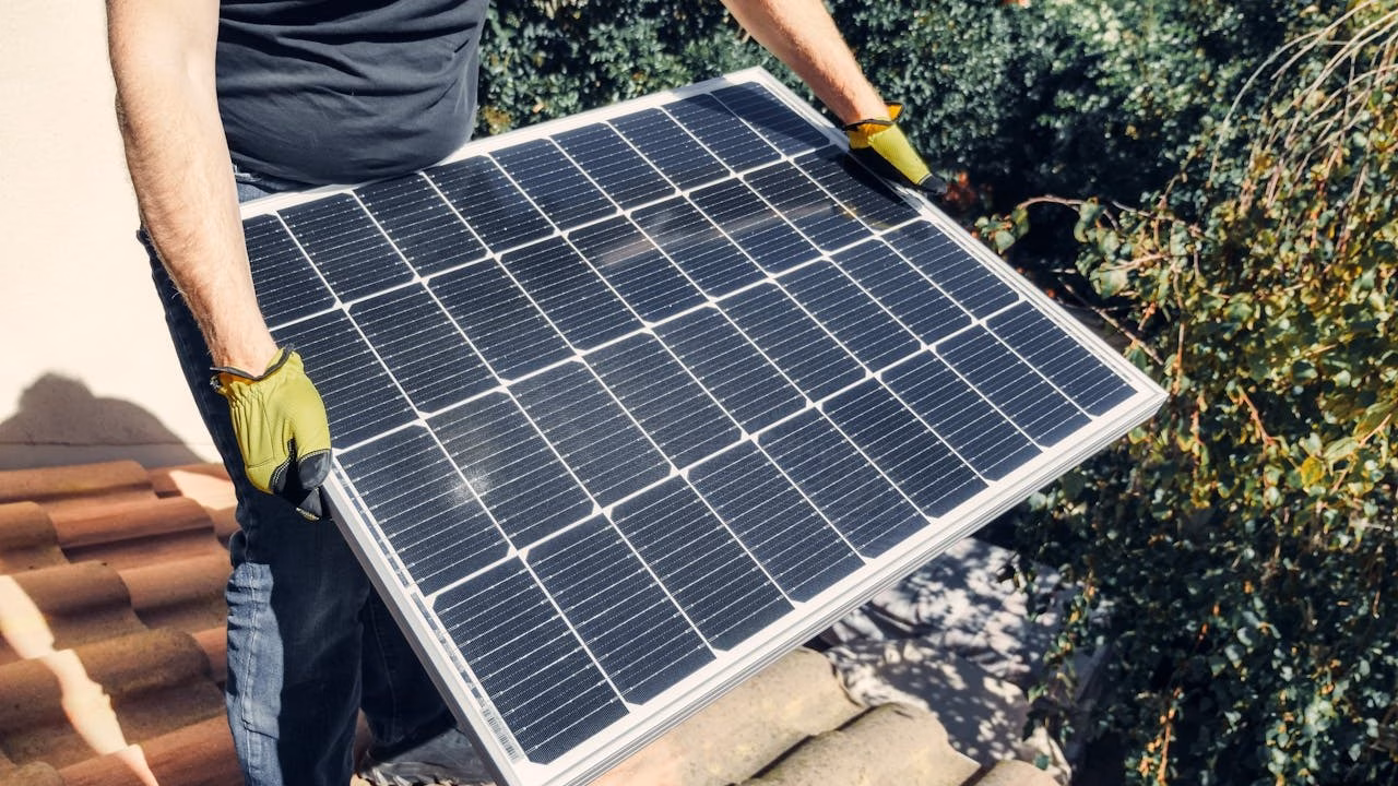 Solaranlage mit Wechselrichter für AC- und DC-Kopplung