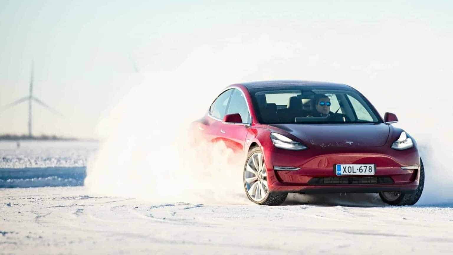 Tesla-Finland-Snow-Ice-Driving