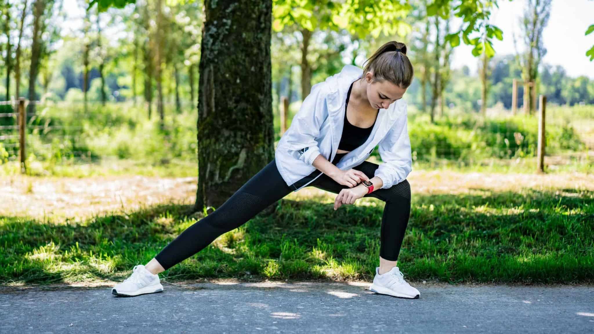 Daniela-Wildi-Stretching-Apple-Watch-Series-4
