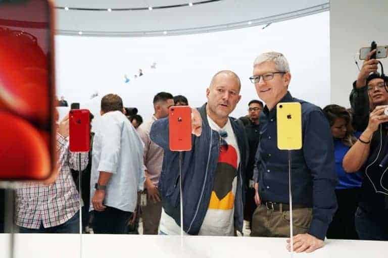 Tim-Cook-and-Jony-Ive-iPhone-XR