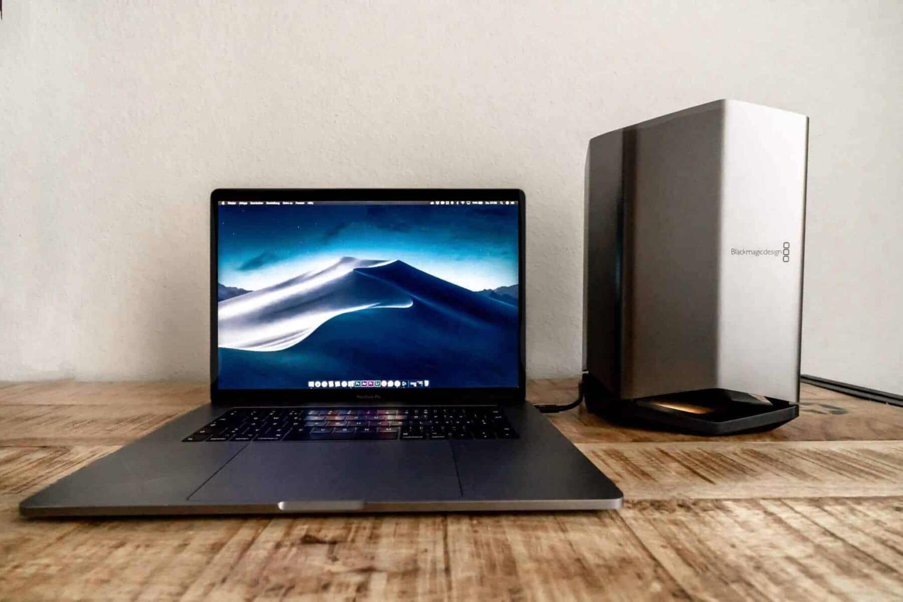 Apple-MacBook-Pro-2018-with-Blackmagic-eGPU