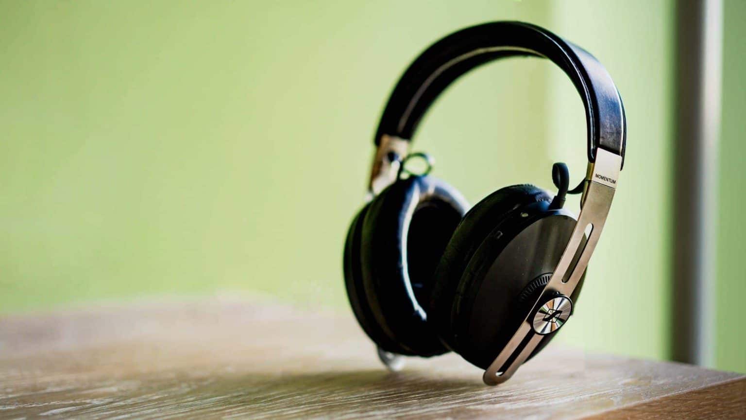 Sennheiser-MOMENTUM-Wireless-Over-Ear-Headphones-IFA-Berlin-2019
