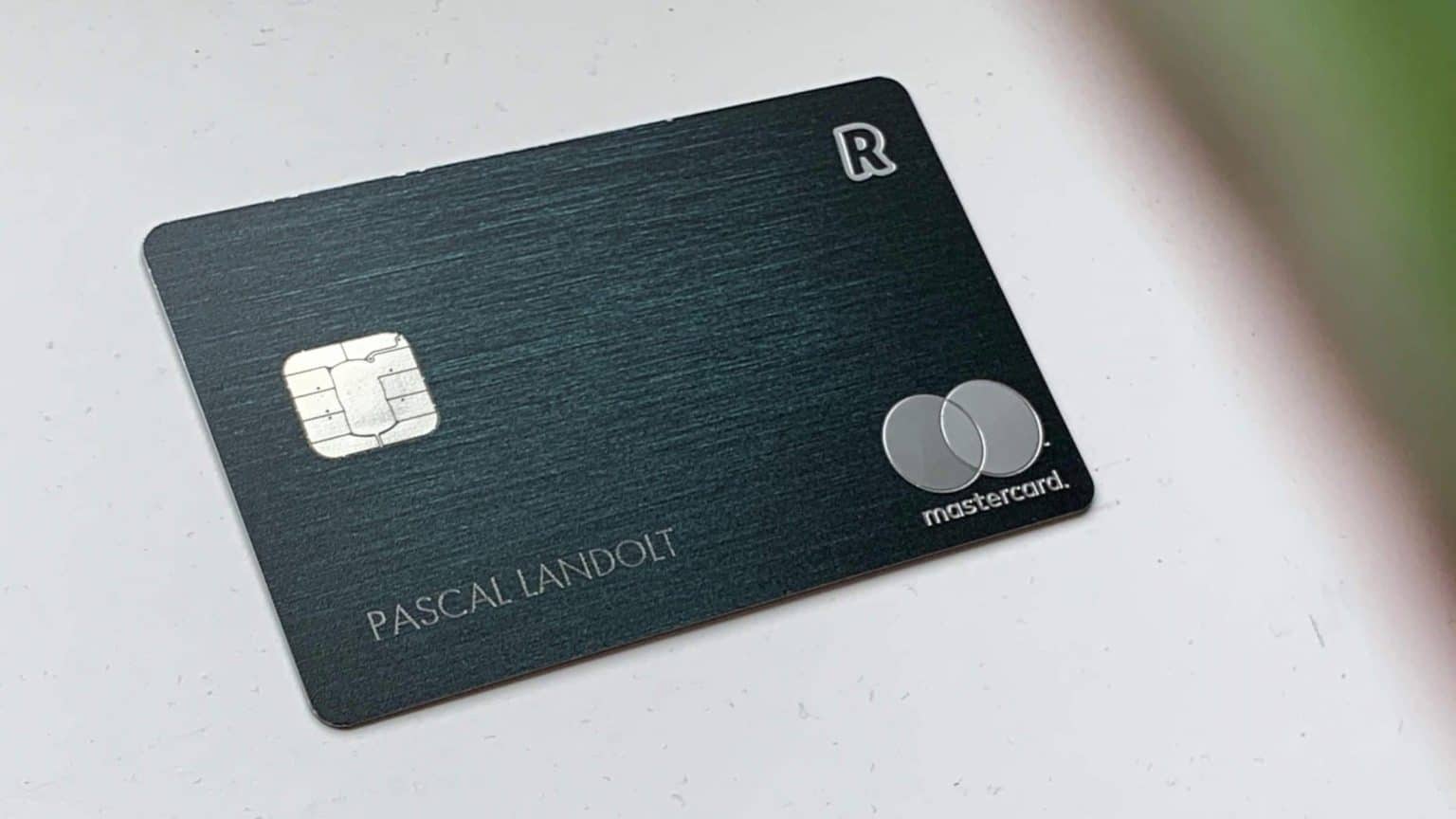 Revolut-App-and-Cards-Mastercard-Green-Detail
