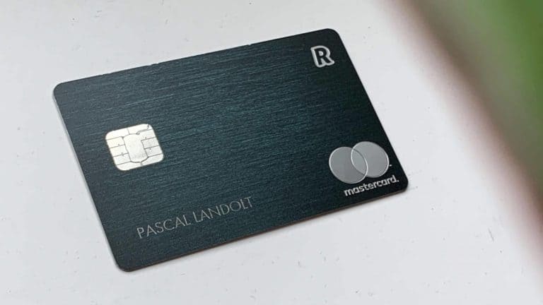 Revolut-App-and-Cards-Mastercard-Green-Detail