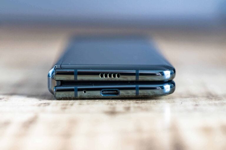 Samsung Galaxy Fold Side