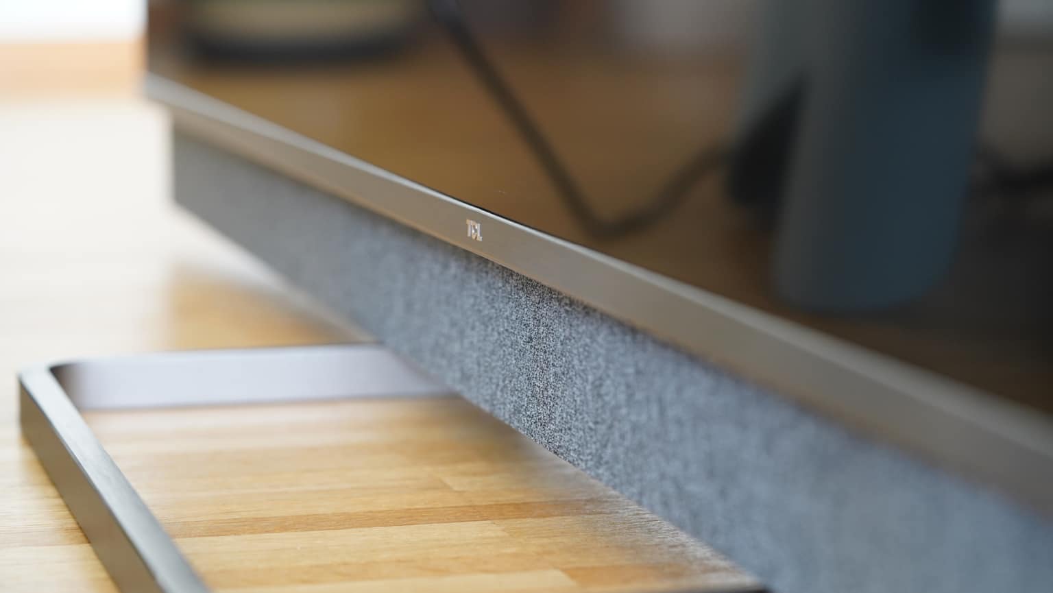 TCL C825