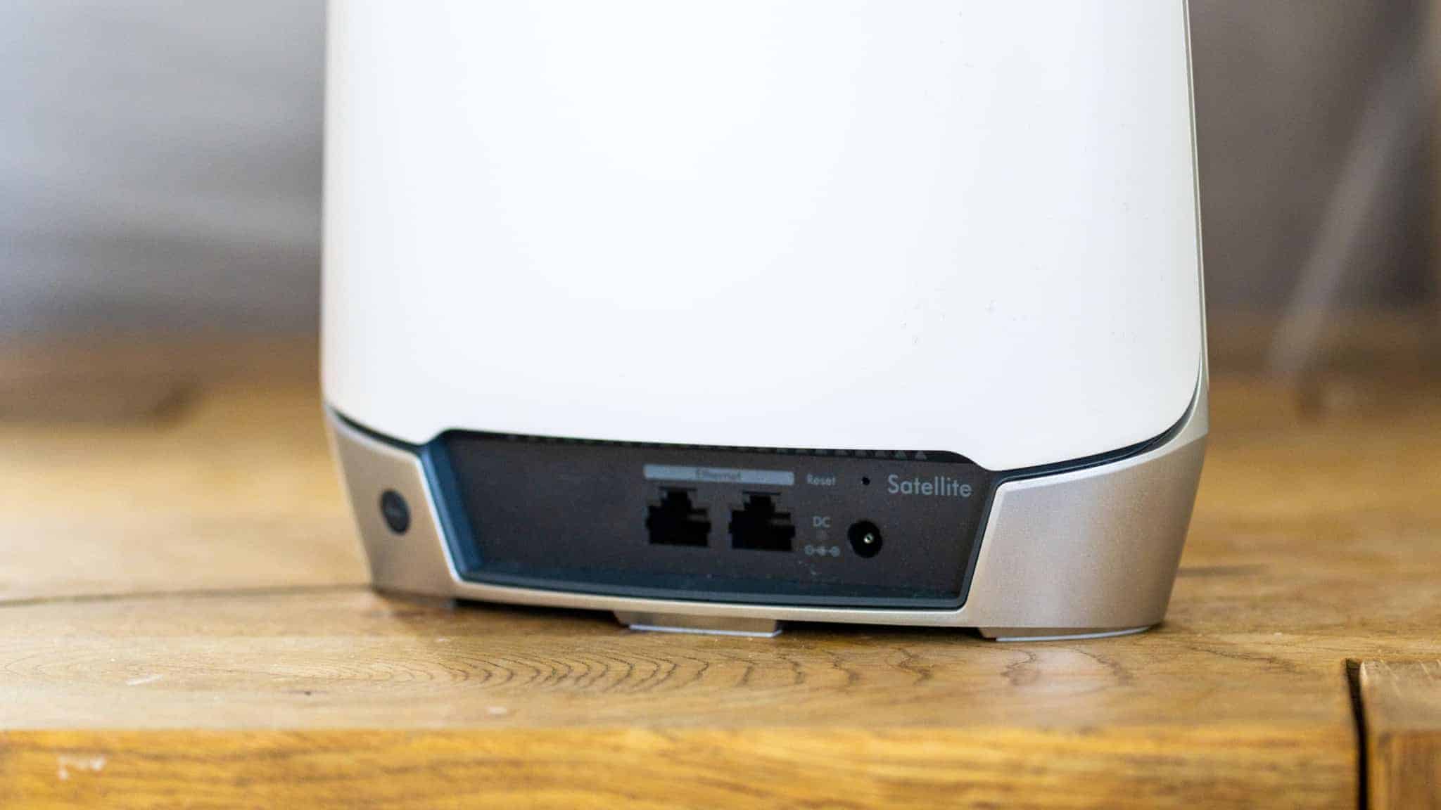 Orbi 6 Router Rear View Der Netgear Orbi WiFi 6 Router im Test | Techgarage