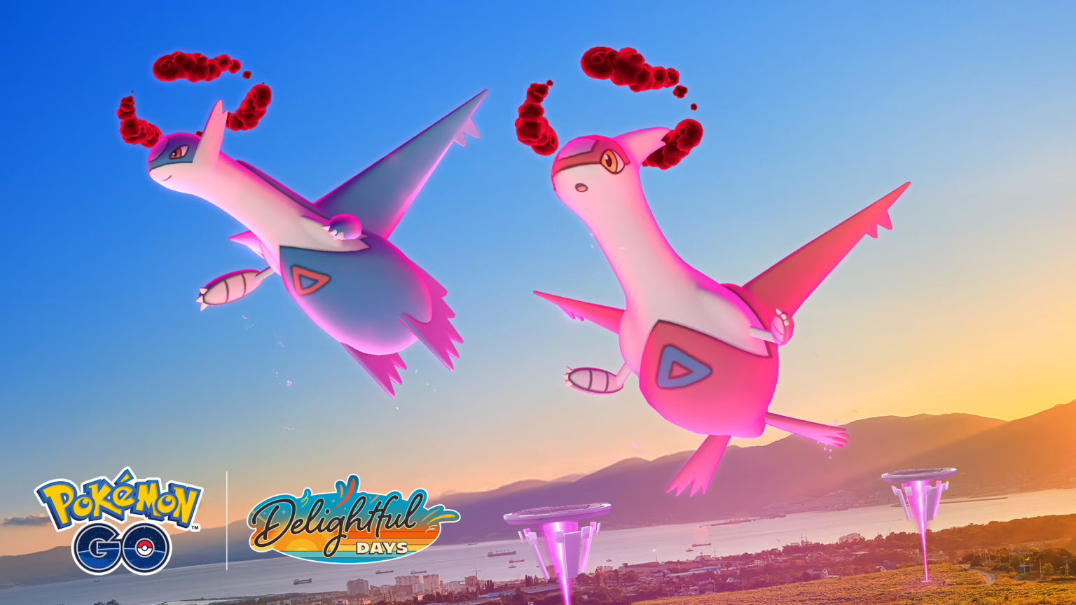 Zwei fliegende Pokémon vom Typ Drache/Flug mit roten, rauchähnlichen Spiralen über dem Kopf, vor einem Sonnenuntergangshimmel über einer Küstenstadt mit Bergen im Hintergrund. Unten links sind die Logos von „Pokémon GO“ und „Delightful Days“ zu sehen.
