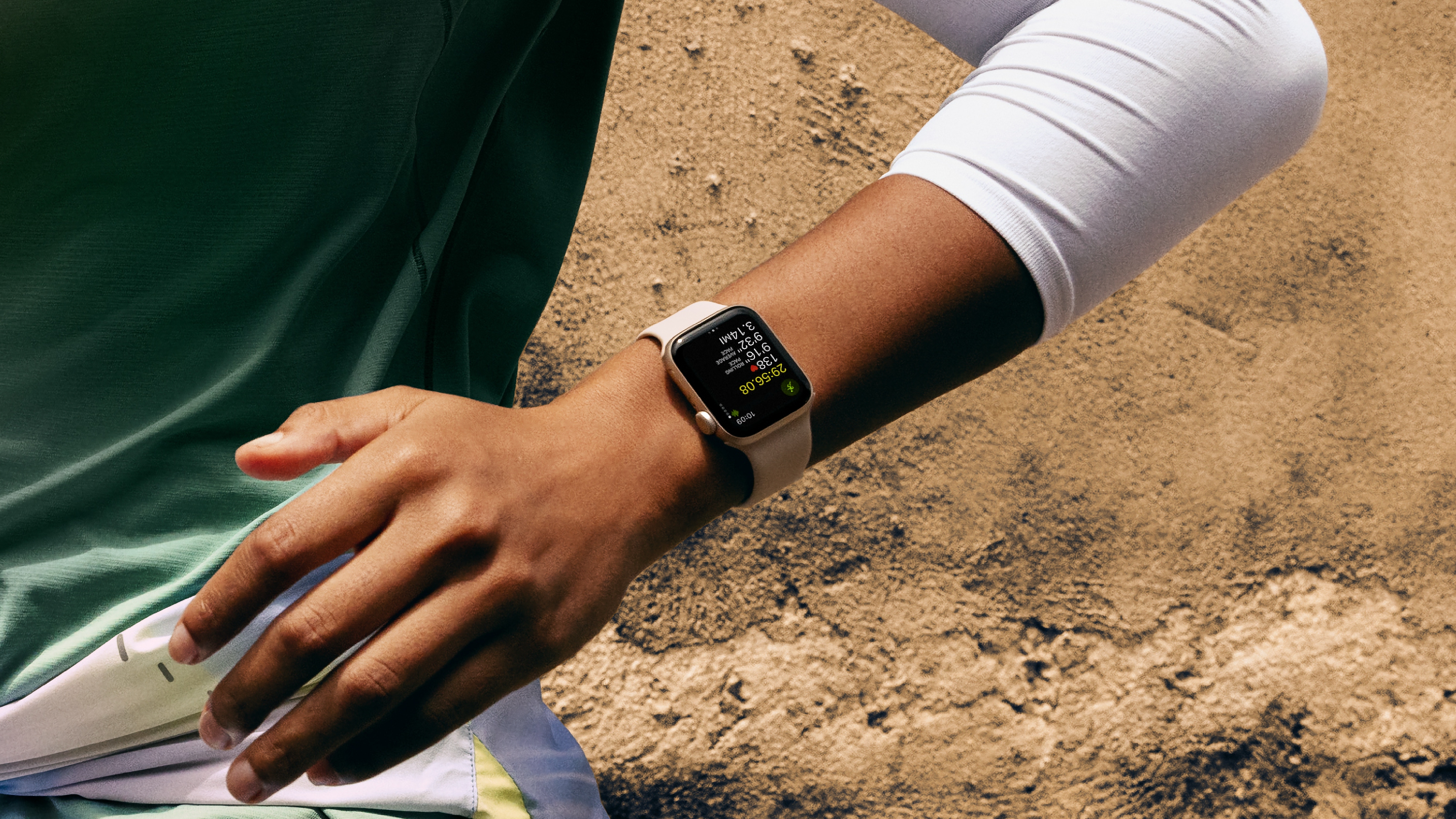 Apple Watch SE 3 lifestyle running